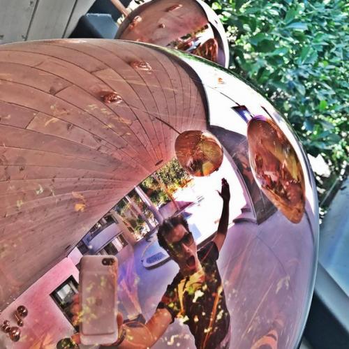 Дом Адама ламберта имеет площадь около 350-ти квадратных метров и расположен на голливудских холмах. 01