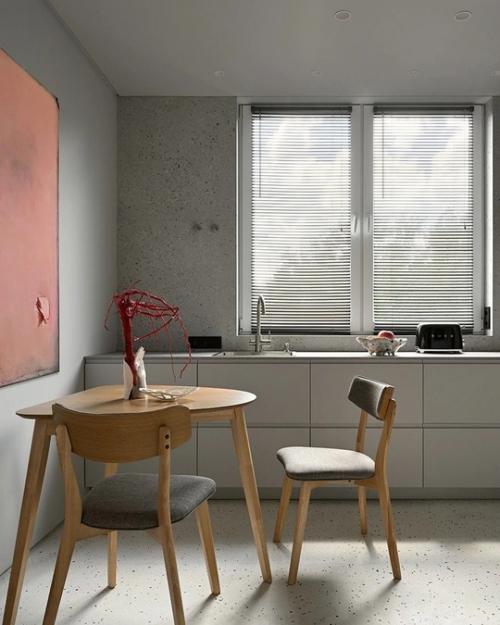 Дизайнер Юлия Смышляева оформила вневременной эргономичный интерьер для молодой семейной пары. 05