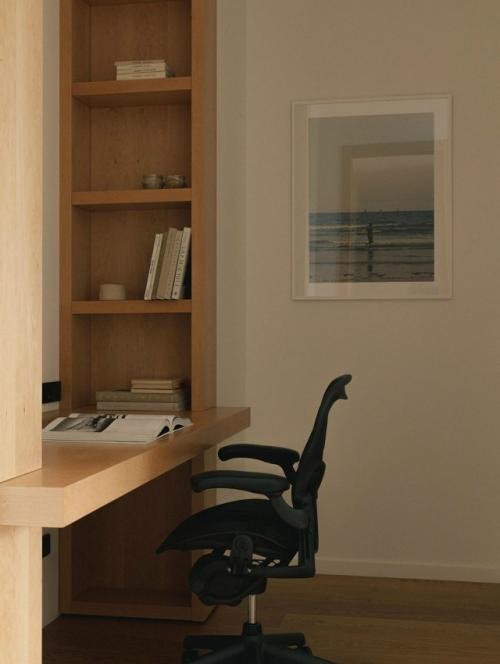 Дизайнер Екатерина Субботина создала спокойный, тёплый интерьер для молодой семьи, вдохновлённый японским опытом заказчиков. 04