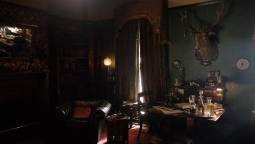 Как поменялись известные нам декорации квартиры на Бейкер - стрит: 01