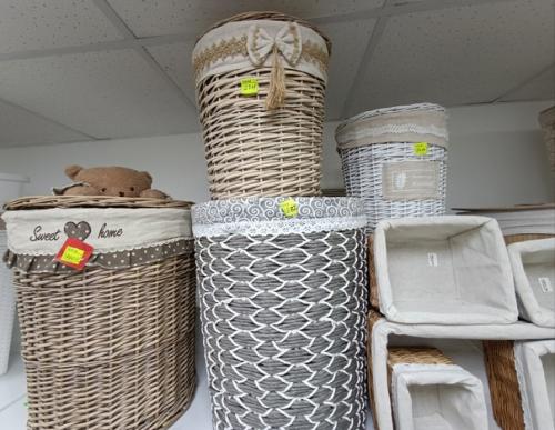 Плетеные корзины для белья станут отличным украшением для любой ванной комнаты. 09