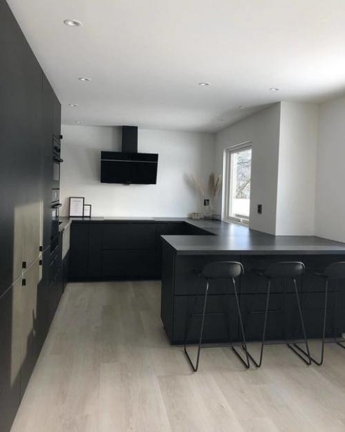 Peшила похвастаться своей стильной кухней. 02