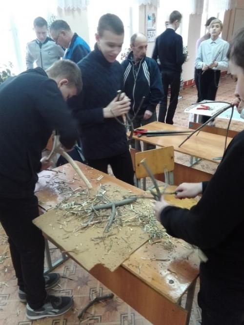 Лучшие_экоотряды. Члены экоотряда Зелёные Пчелки решили поздравить с новогодними праздниками своих близки и родных эко - подарками. 01