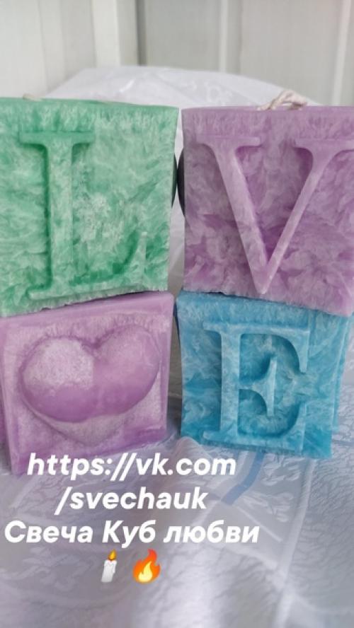 Почти в каждом доме есть свечи, каждый использует её по своему усмотрению. 01