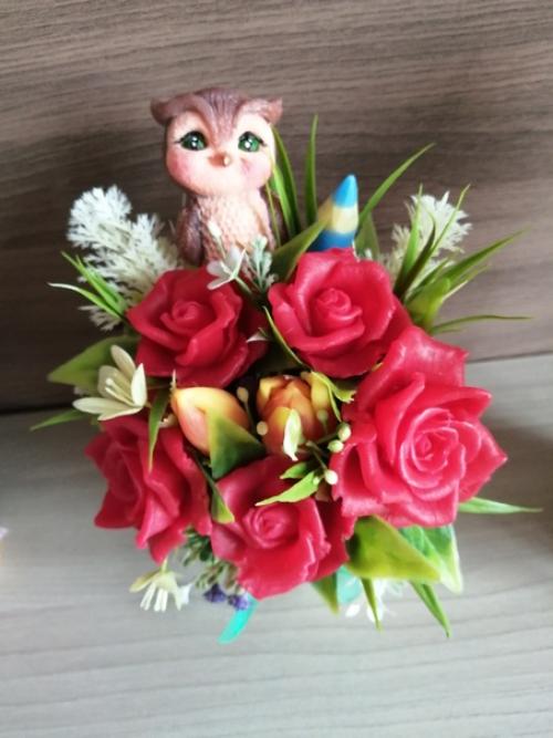 Хочу рассказать о том, как используют букеты и композиции с фигурками из мыла: 05