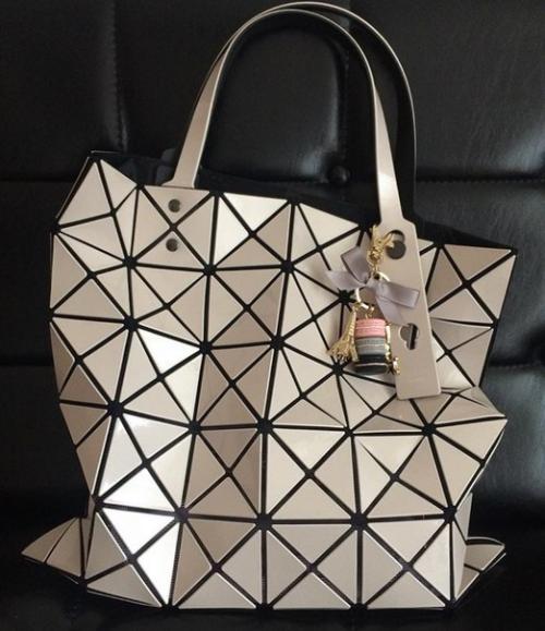 Цвет (цвет солнца), символизирует тепло, солнечный свет, сияние, богатство, красоту, славу, победу, мудрость, опыт. 07