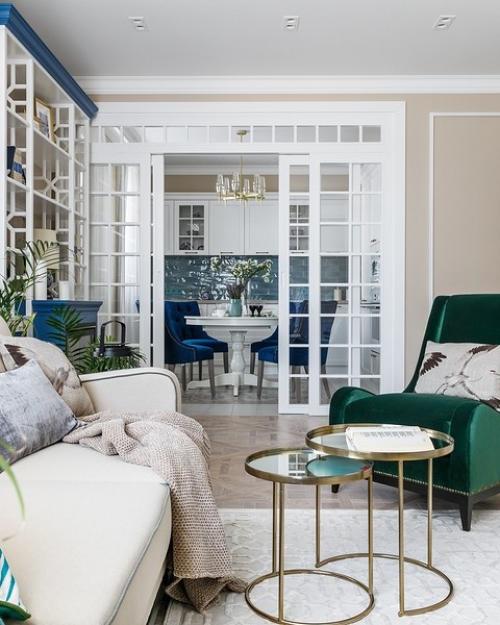 Интерьер этой двухкомнатной московской квартиры создавался с учетом увлечений владелицы Востоком и Гжелью. 06