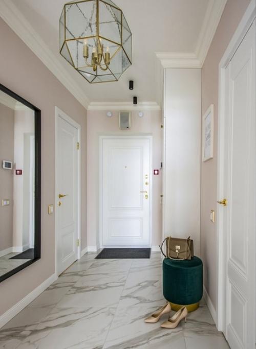 Это стандартная евродвушка с большой кухней - гостиной, спальней, ванной и кладовой. 09