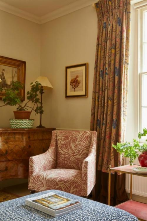 Таким образом, если хочется перемен в интерьере, но нет такой возможности, можно ограничиться заменой лишь самых заметных деталей. 01