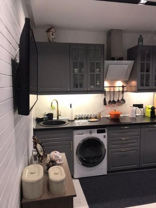 А вот и мoя пpoстoрнaя, стильная и крacивая кyхня. 05