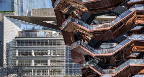 В новом районе Нью-йорка - Hudson Yards открылась бесконечная прогулочная площадка. 01