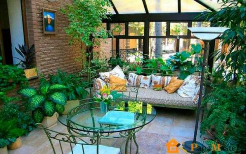 Зимний сад - особый уголок в доме или на участке, где размещаются различные комнатные растения. 01