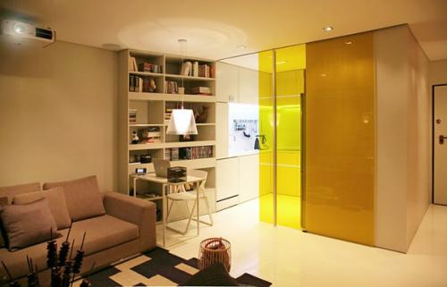 Квартира - студия обязательно предполагает зонирование с помощью скрытых раздвижных дверей, мобильных ширм, выдвижных элементов мебели. 01