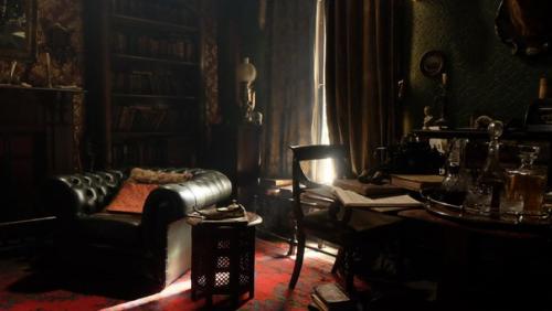 Как поменялись известные нам декорации квартиры на Бейкер - стрит: 04