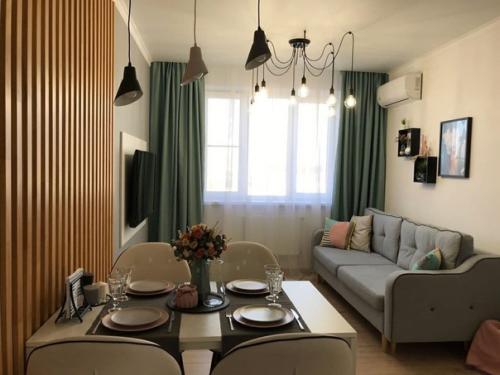 Вроде и смарт квартира, но очень уютно получилось. 01