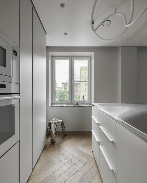 Эта квартира в московском старом фонде - глубоко личный проект дизайнера Евгения малышкина, который он создавал для себя и своей супруги. 07