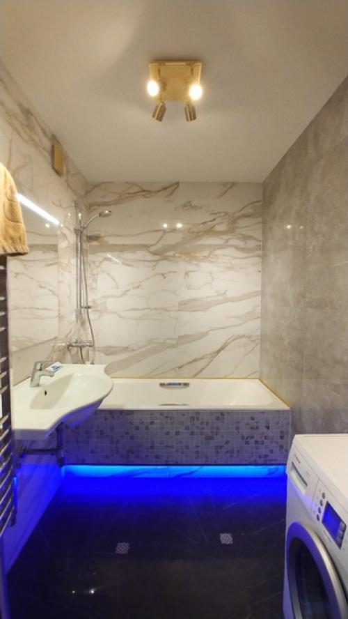 Сам себе сделал ванную.