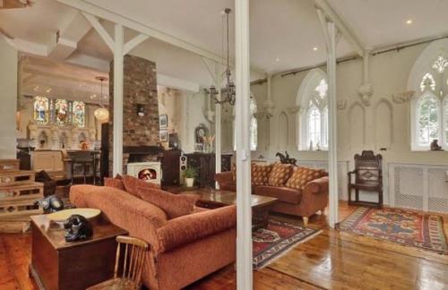 Уютная квартира из старой готической церкви. 08