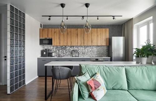 Практичный интерьер в двушке в панельном доме. 01