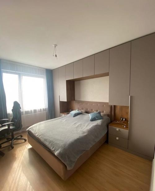 Шкафы с распашными фасадами, геометрически точные, идеальные по функционалу, безупречно стильные, - для вас. 01