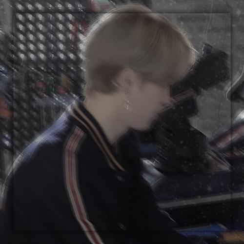 au, в котором юнги слишком часто придаётся воспоминаниям былых дней. 02