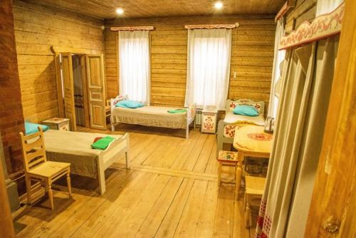 В продолжение темы где Остановиться в Сольвычегодске, стоит сказать, что помимо показанного ниже земского дома есть ещё вот что: 08