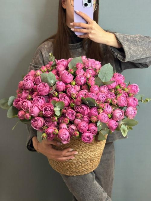 Композиция с кустовой розой 