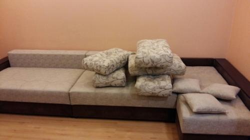 Выездная химчистка мягкой мебели и ковров для вас, если: 03