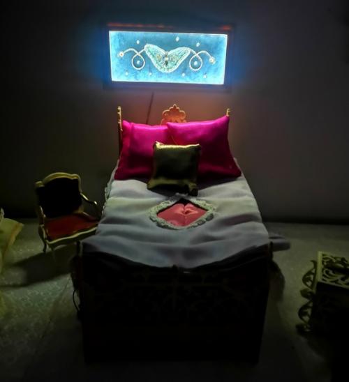 Почти 8 месяцев творческого вдохновения в процессе создания кукольного гарнитура из 20 предметов завершено. 04