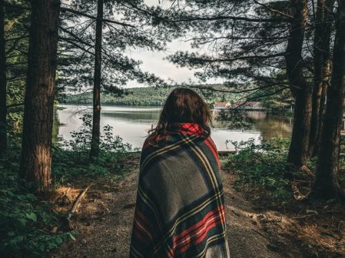Только в том случае, если бы я могла вернуться в прошлое, я бы рассказала тому оставленному и раздавленному ребенку как все будет дальше.
