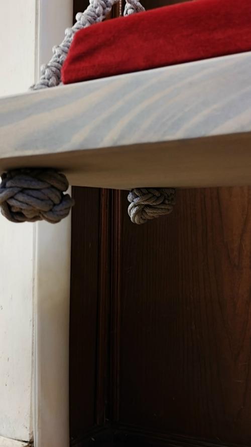 Подвесные качели становятся всё популярнее среди любителей уютных интерьеров и креативных пространств. 02