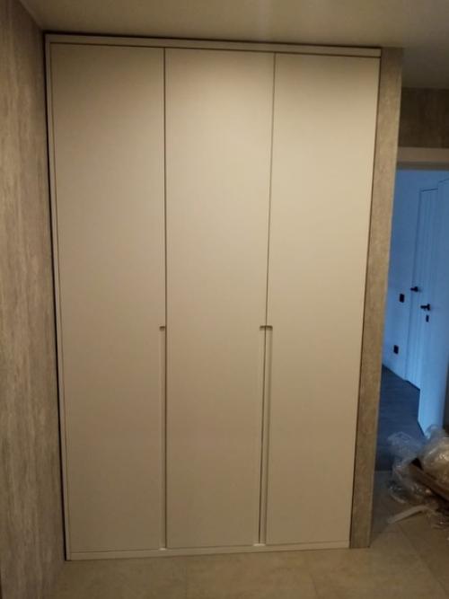 Шкафы с распашными фасадами, геометрически точные, идеальные по функционалу, безупречно стильные, - для вас. 07