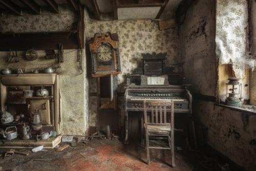 Вещи - вампиры. Наши дома и квартиры наполнены самыми различными вещами, многие из которых крайне негативно влияют на энергетику человека.