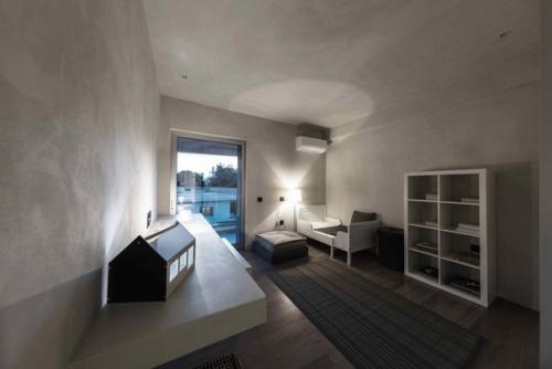 Минималистичный интерьер квартиры в Афинах. 06