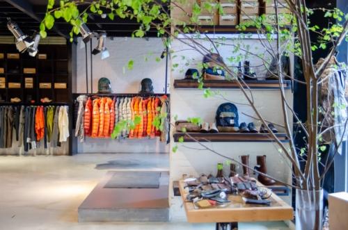 22 октября 2011 года в историческом центре Москвы на никитском бульваре, в доме 1927 года постройки, открыл свои двери флагманский магазин GJO. 04