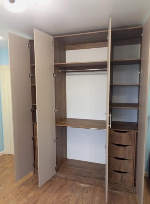 Шкафы с распашными фасадами, геометрически точные, идеальные по функционалу, безупречно стильные, - для вас. 09