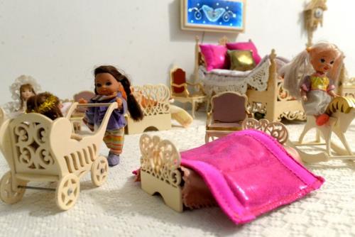 Почти 8 месяцев творческого вдохновения в процессе создания кукольного гарнитура из 20 предметов завершено. 03