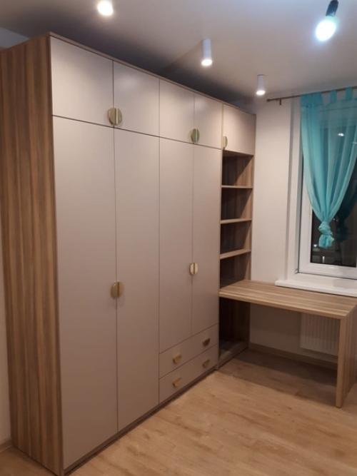 Шкафы с распашными фасадами, геометрически точные, идеальные по функционалу, безупречно стильные, - для вас. 03