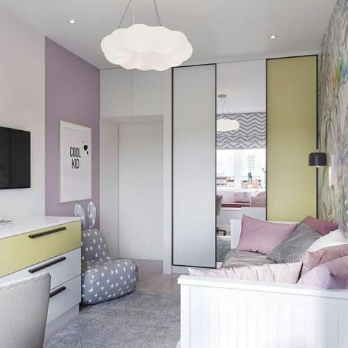 Уютная детская с красивым оформлением стены. 02