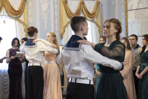 В преддверии бала. 03