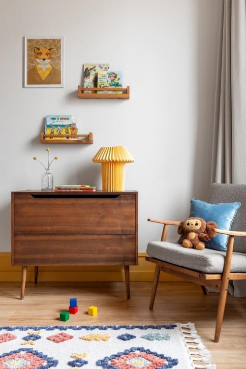 Квартира с атмосферой загородного дома для молодой семьи с ребенком. 05