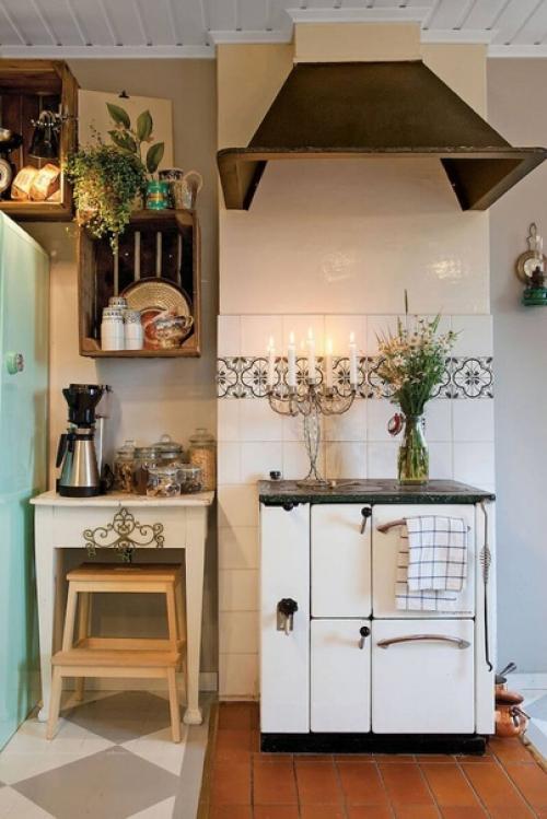 Еще один вдохновляющий пример, как семейная пара приобрела и восстановила старый дом, сохранив старинную мебель. 03