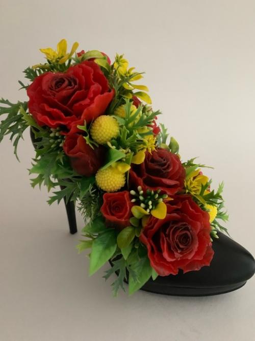 Красный - это цвет страсти, энергии и силы, а в интерьере он сразу приковывает внимание. 04