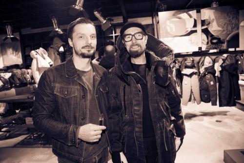 22 октября 2011 года в историческом центре Москвы на никитском бульваре, в доме 1927 года постройки, открыл свои двери флагманский магазин GJO. 05