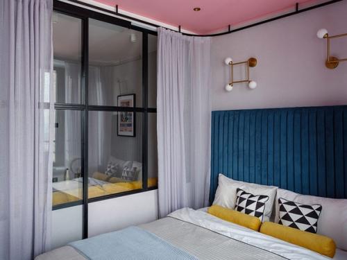 Маленькая, но яркая и продуманная квартира для девушки (40 кв. 06