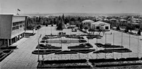 Непонятные современному городскому жителю: зачем вешать ковер на стену. 01