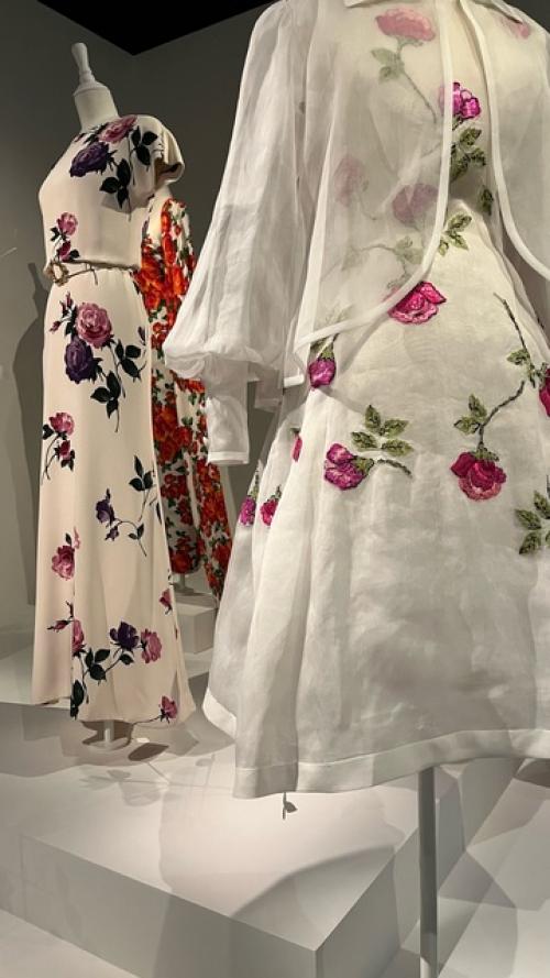 Выставка Les Fleurs d'Yves Saint Laurent в фонде YSL / Париж. 02