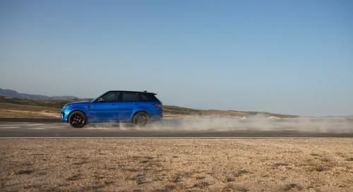 Обновленный Range Rover Sport SVR показали в Сети. 02