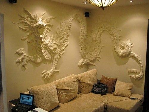 В давние времена лепнина и барельефы были характерной чертой и основным критерием среди знатных господ. 08