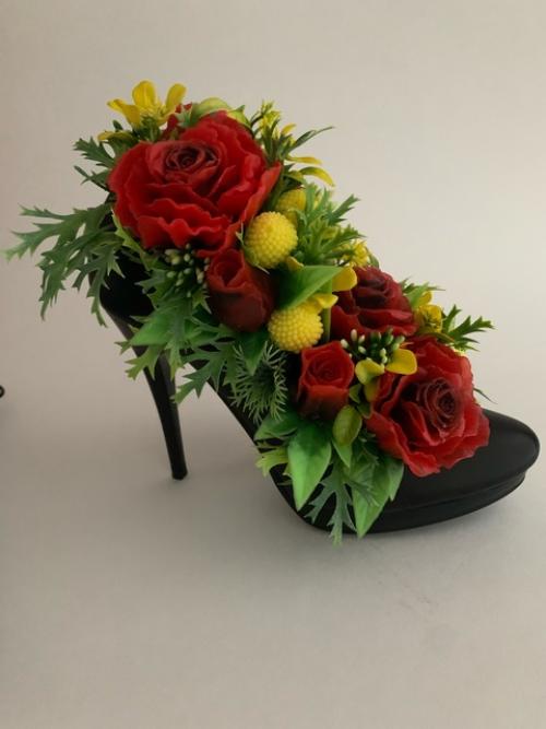 Красный - это цвет страсти, энергии и силы, а в интерьере он сразу приковывает внимание. 03